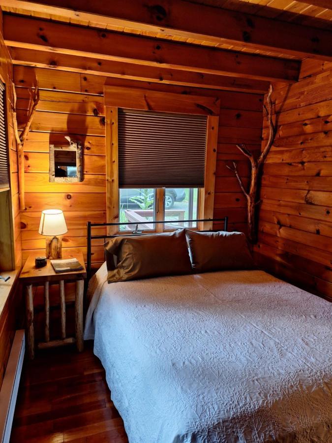 Neshannock Creekside Log * Volant