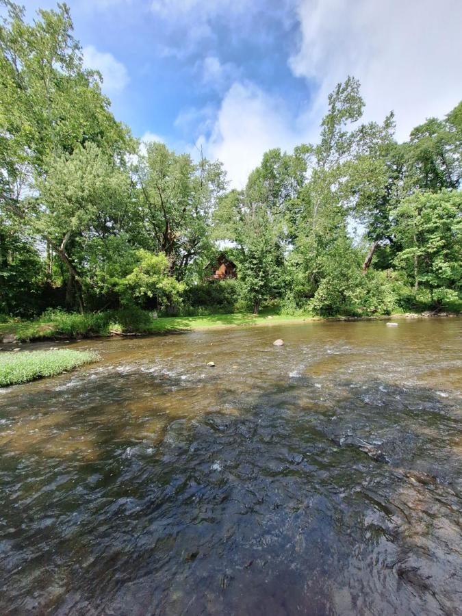 Neshannock Creekside Log Ferienhaus