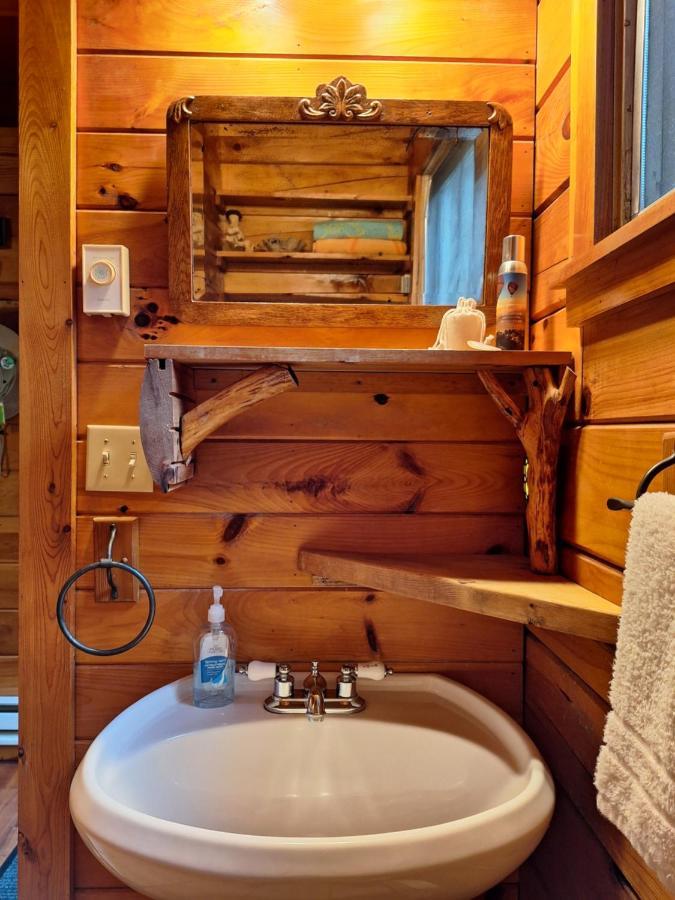 Neshannock Creekside Log Ferienhaus *