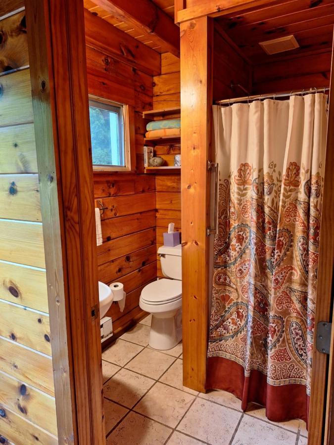 Neshannock Creekside Log Ferienhaus *